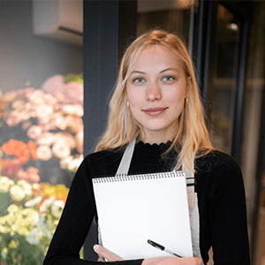 litere volumetrice iluminate led Andreea Olaru, proprietar florarie